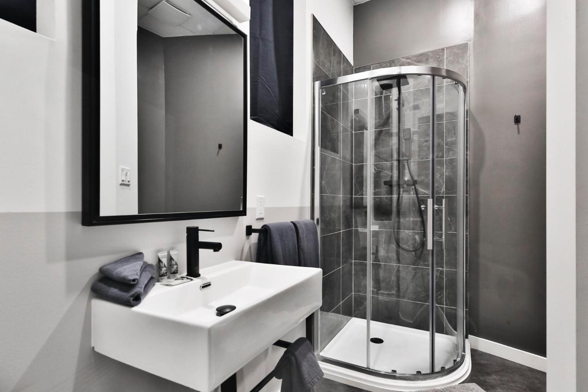 Pod Hotel Montreal Bagian luar foto